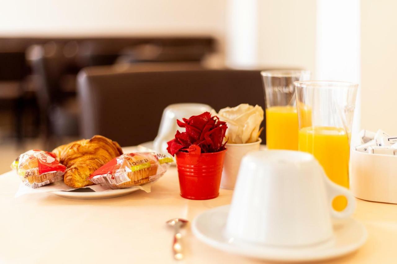 Le Val D'or & Le Theatre Hotel Suresnes